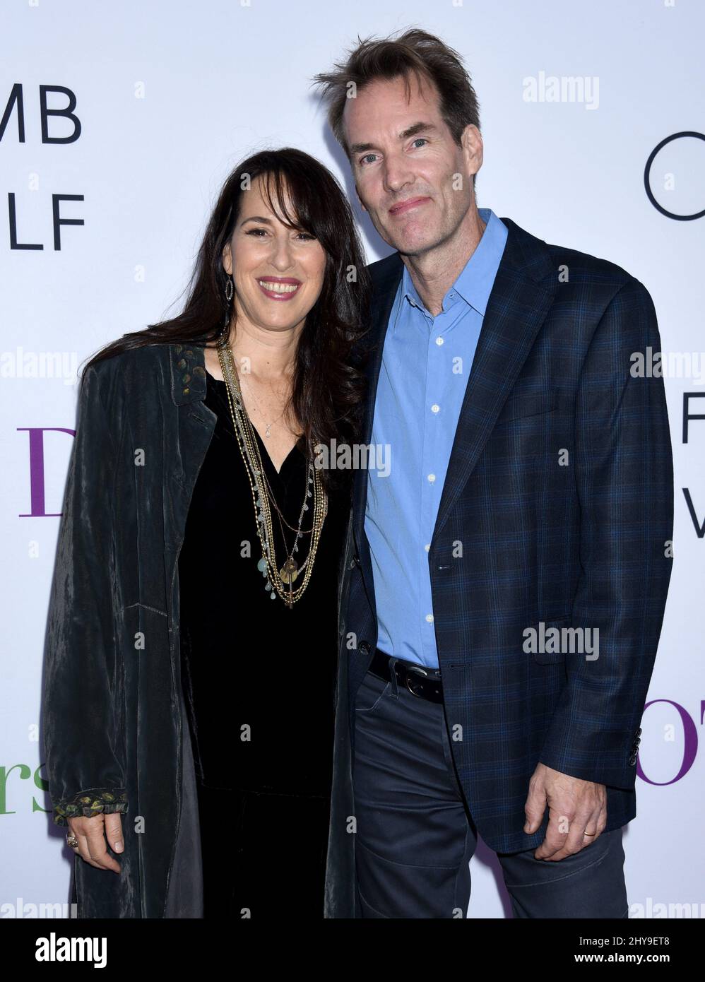 Maggie Wheeler e Daniel Wheeler partecipano alla prima mondiale del 'giorno del Altro' al TCL Chinese Theatre IMAX di Los Angeles, CA, USA il 13 aprile 2016. Foto Stock