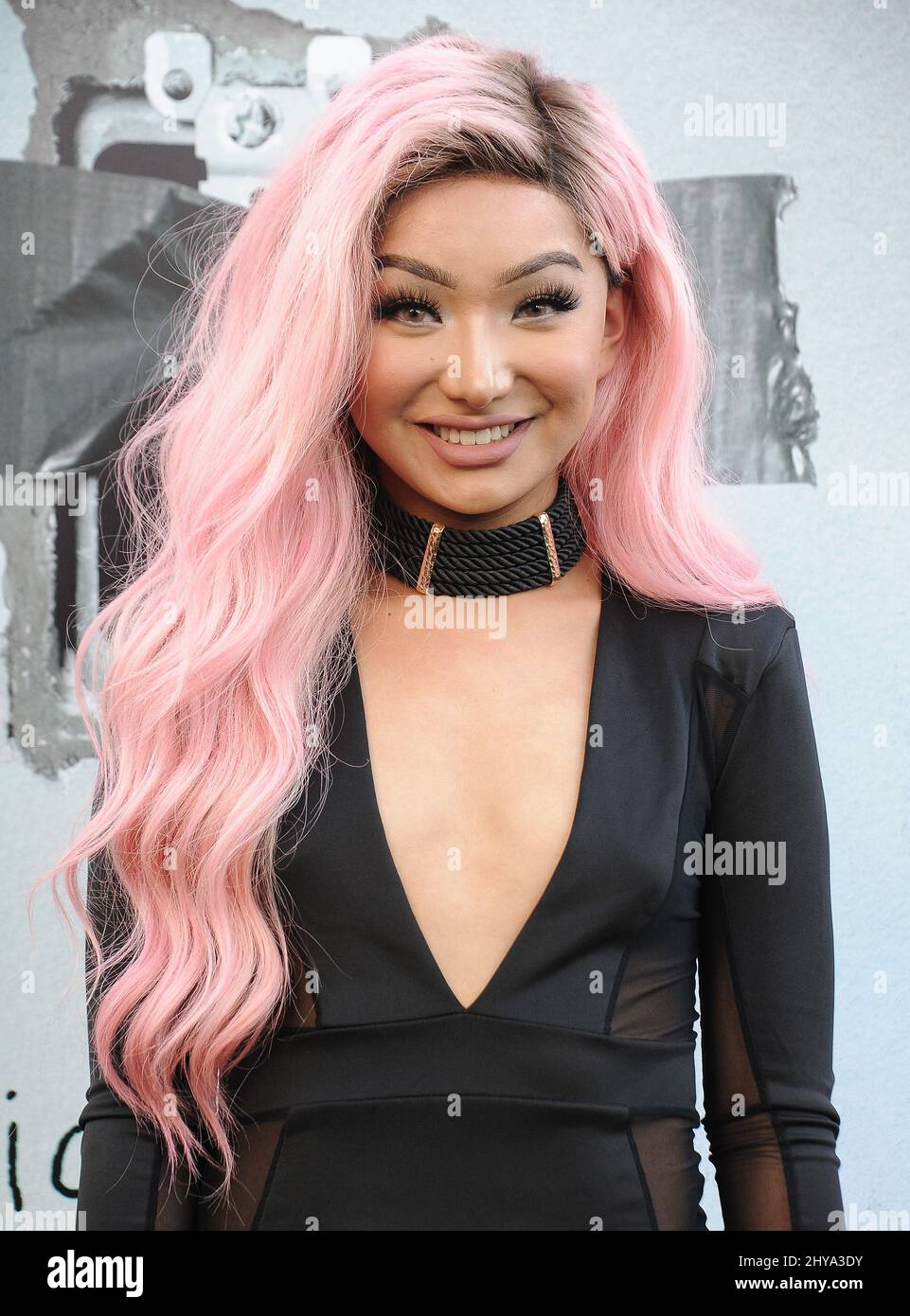 Nikita Dragun partecipa alla prima di Los Angeles di 'Lights out' Foto Stock