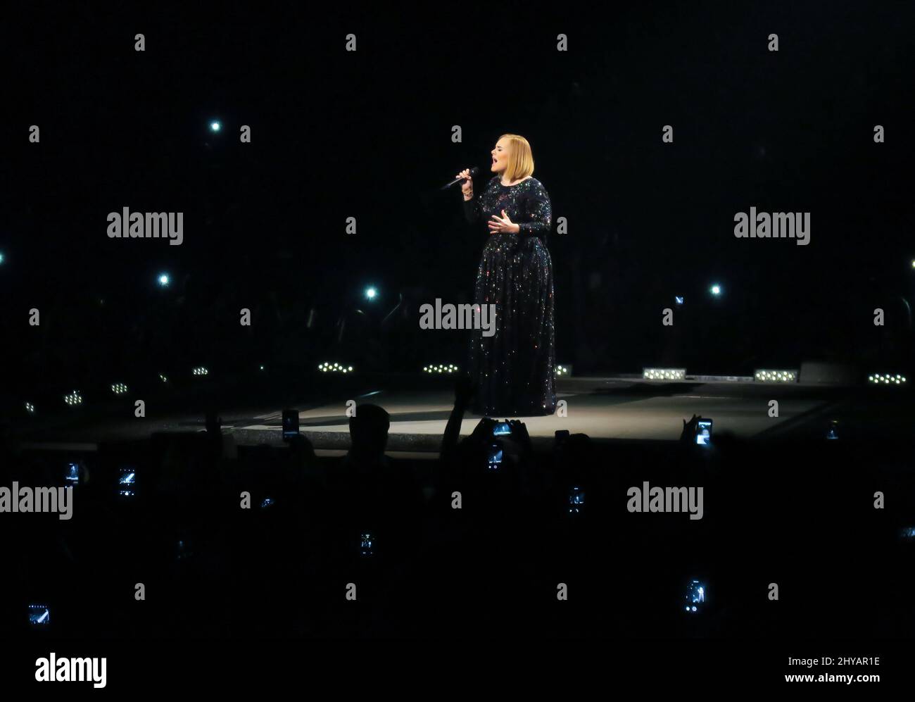 Adele Peforms vive in concerto per la sua seconda notte alla Bridgestone Arena di Nashville, USA. Foto Stock Adele Peforms vive in concerto per la sua seconda notte alla Bridgestone Arena di Nashville, USA. Foto Stock