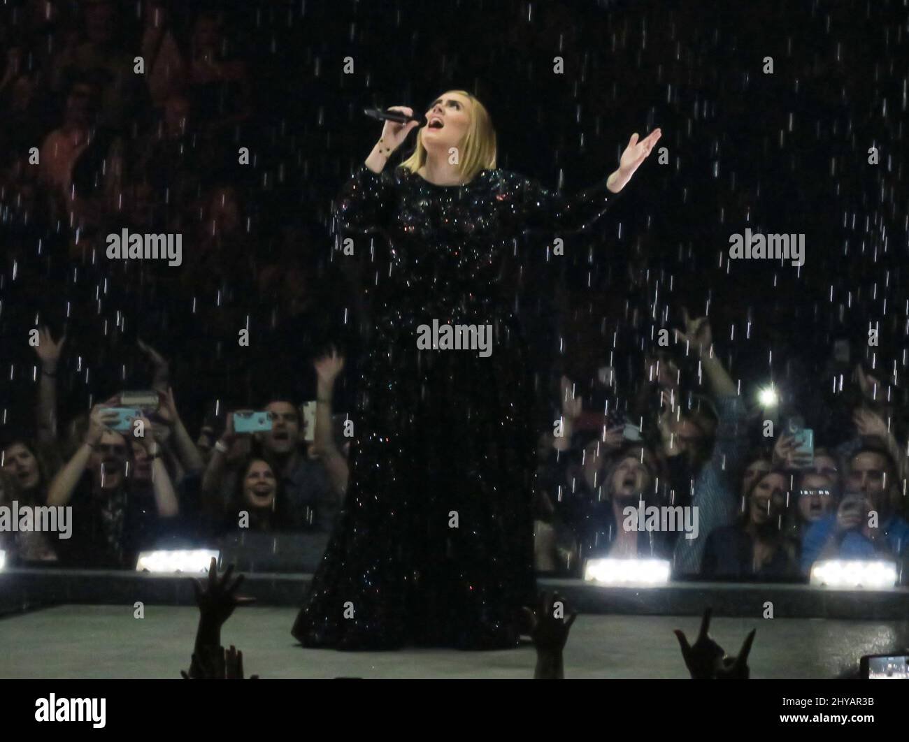 Adele Peforms vive in concerto per la sua seconda notte alla Bridgestone Arena di Nashville, USA. Foto Stock Adele Peforms vive in concerto per la sua seconda notte alla Bridgestone Arena di Nashville, USA. Foto Stock