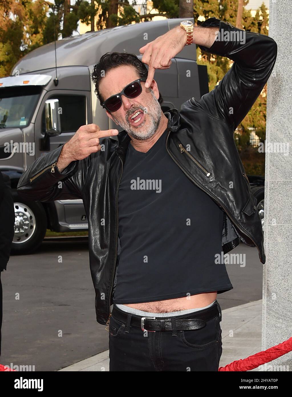 Jeffrey Dean Morgan partecipa all'edizione speciale "Talking Dead" di 90 minuti dal vivo, con 11 membri del cast nella scena finale stravolgorante della stagione 6 che si tiene al cimitero di Hollywood Forever. Foto Stock