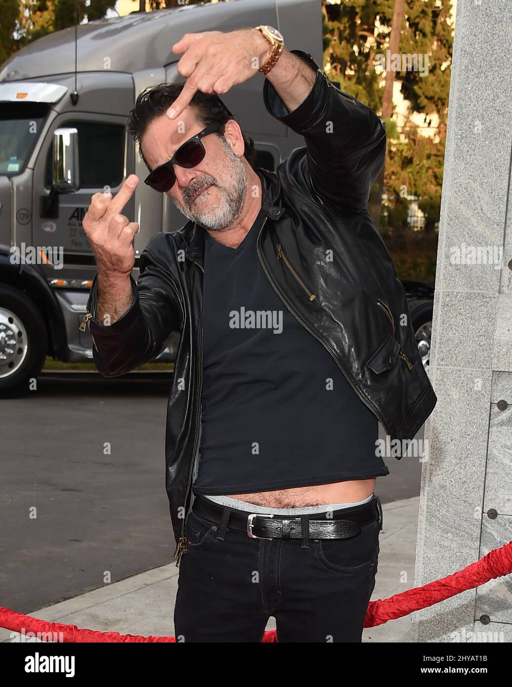 Jeffrey Dean Morgan partecipa all'edizione speciale "Talking Dead" di 90 minuti dal vivo, con 11 membri del cast nella scena finale stravolgorante della stagione 6 che si tiene al cimitero di Hollywood Forever. Foto Stock