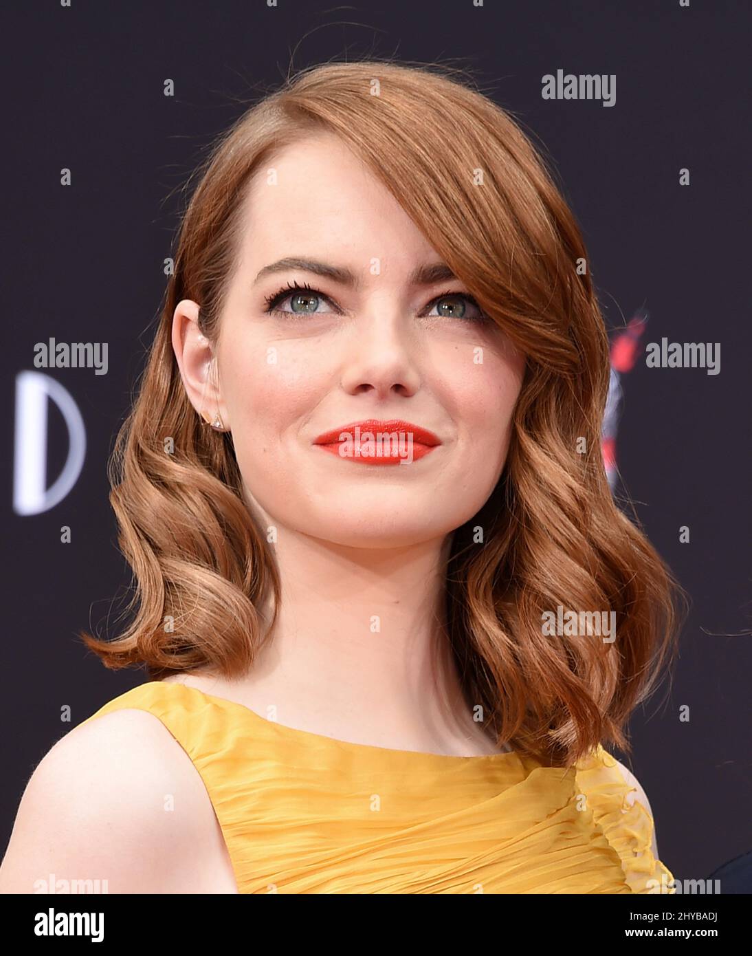 Emma Stone alla sua mano e cerimonia impronta a Hollywood Foto Stock