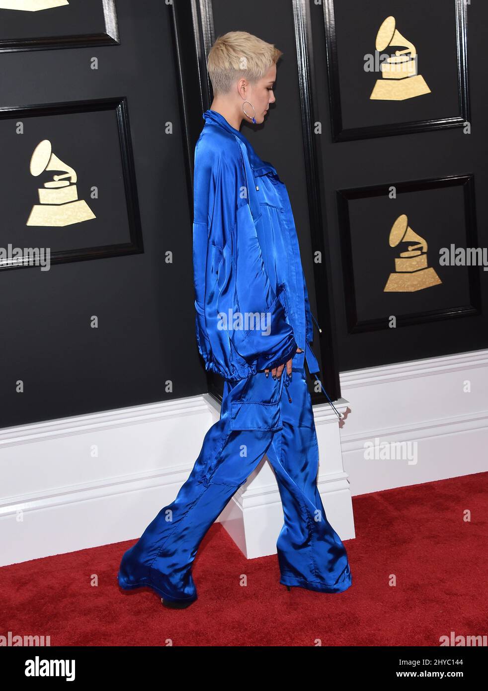 Halsey partecipa ai Grammy Awards annuali 59th a Los Angeles Foto Stock