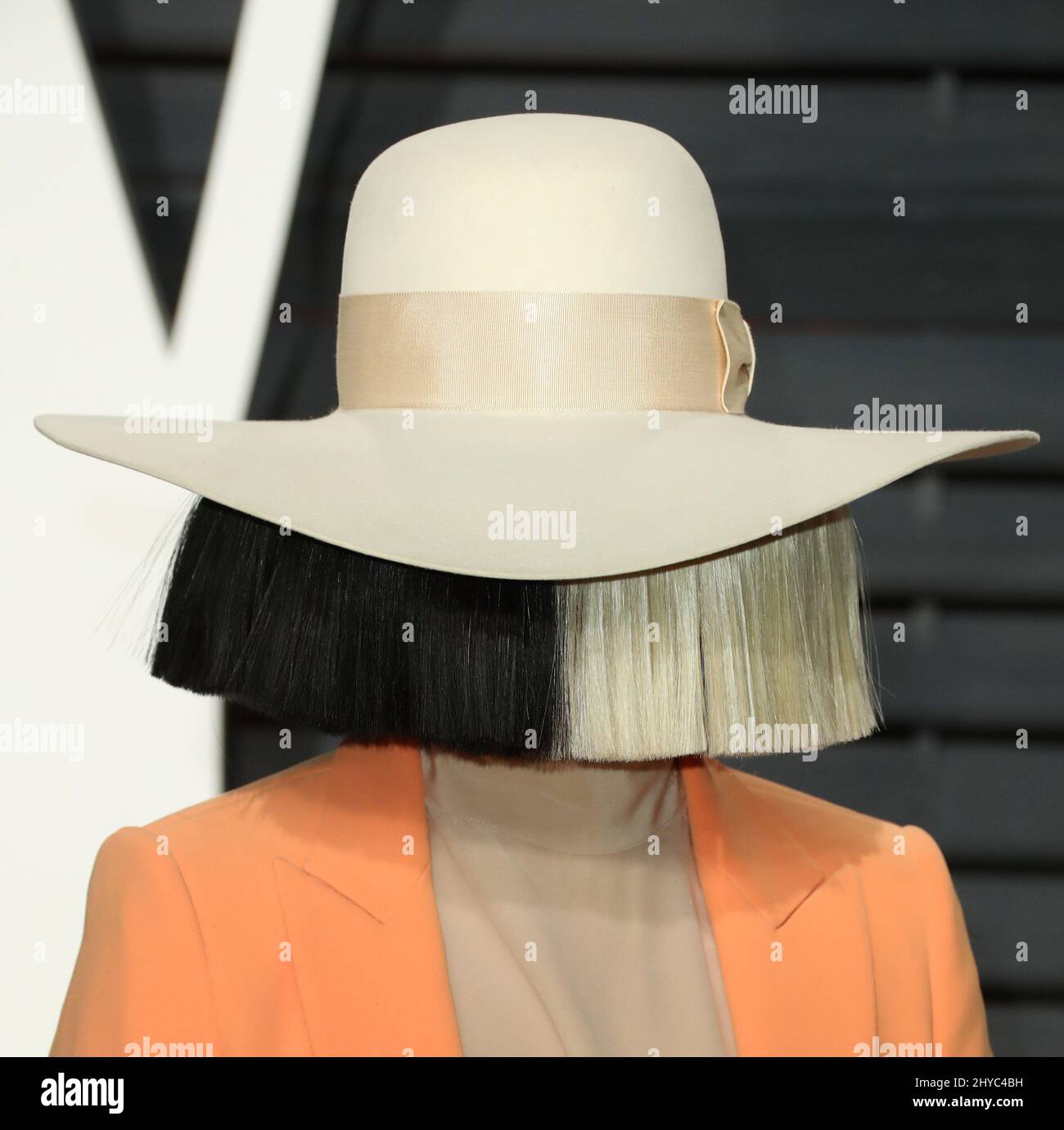 Sia al 2017 Vanity Fair Oscar Party ospitato da Graydon carter al Walis Annenberg Center for the Performing Arts Foto Stock