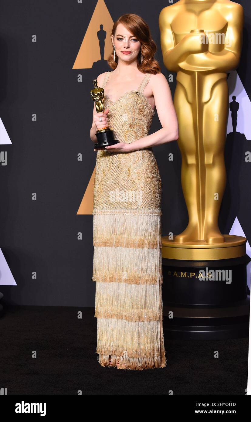 Emma Stone nella sala stampa dei 89th Academy Awards che si sono tenuti al Dolby Theatre di Hollywood, Los Angeles, USA. Foto Stock