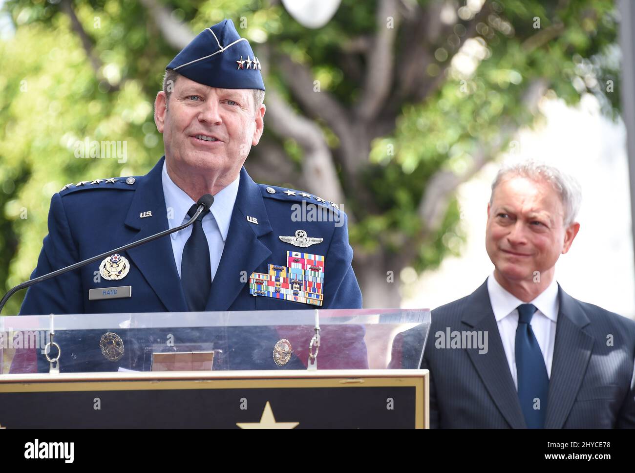 Il generale dell'aeronautica Robin Rand partecipa alla cerimonia di inaugurazione della stella di Hollywood di Gary Sinise a Los Angeles Foto Stock