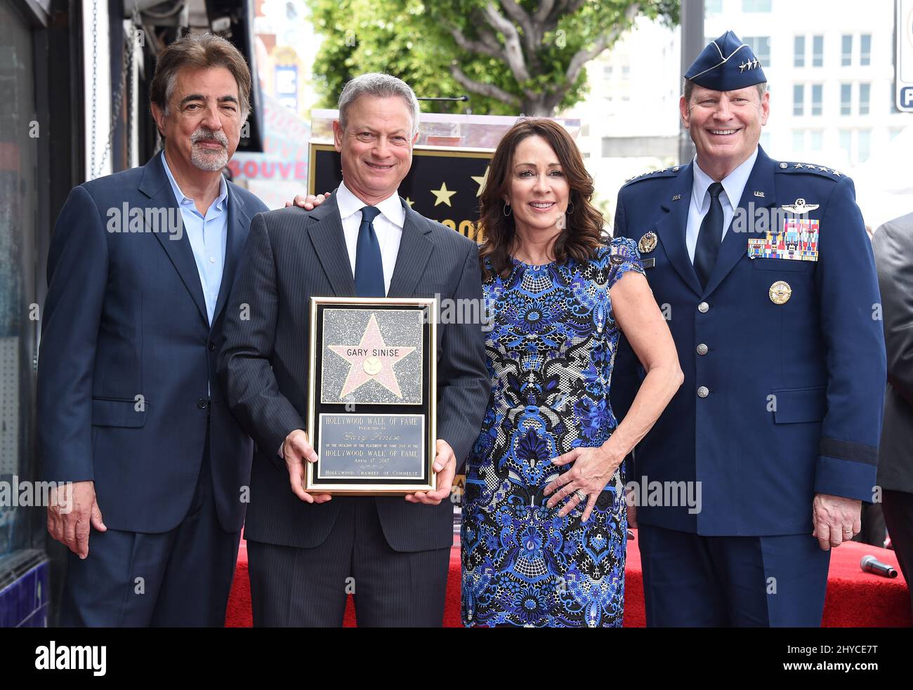 Joe Mantegna, Gary Sinise, Patricia Heaton e il generale dell'aeronautica Robin Rand hanno partecipato alla cerimonia di inaugurazione della stella hollywoodiana di Gary Sinise a Los Angeles Foto Stock