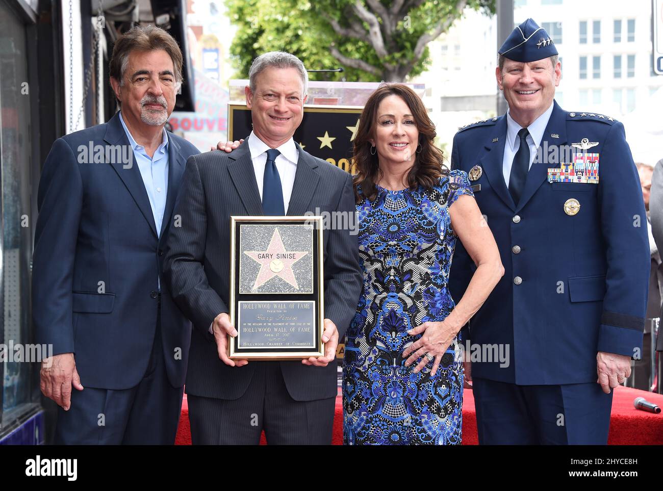 Joe Mantegna, Gary Sinise, Patricia Heaton e il generale dell'aeronautica Robin Rand hanno partecipato alla cerimonia di inaugurazione della stella hollywoodiana di Gary Sinise a Los Angeles Foto Stock