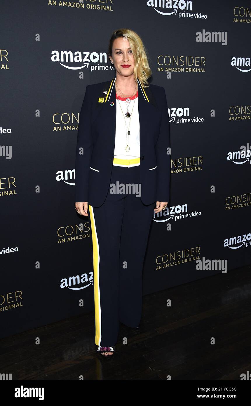 Alanis Morissette arriva all'evento FYC per il 'trasparente' di Amazon Video tenuto presso l'Hollywood Athletic Club di Los Angeles, USA Foto Stock