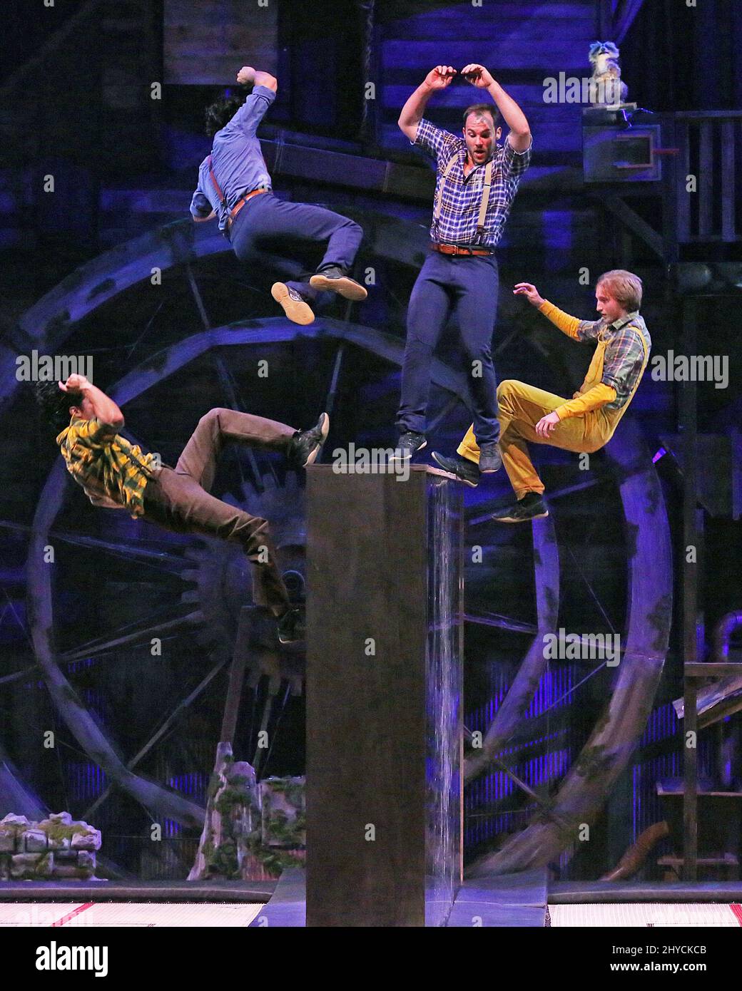 Spettacolo, atmosfera durante il Dolly Parton ospita la grande apertura del Dolly Parton's Smoky Mountain Adventures Dinner Show a Pigeon Forge, USA Foto Stock