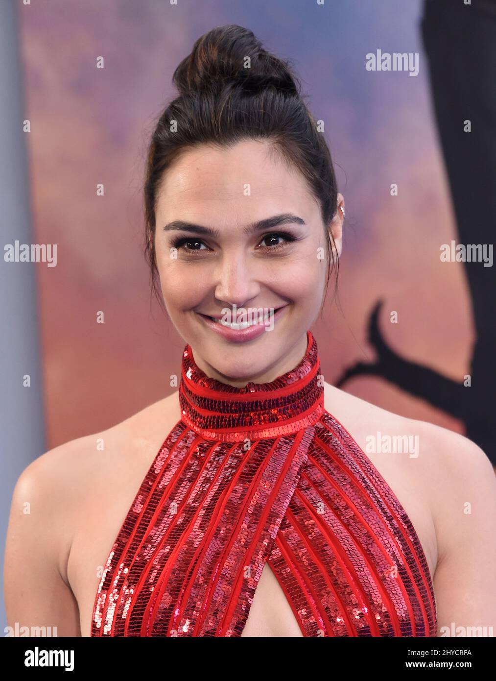 Gal Gadot partecipa alla prima di Wonder Woman, che si tiene al Pantages Theatre di Los Angeles, California Foto Stock