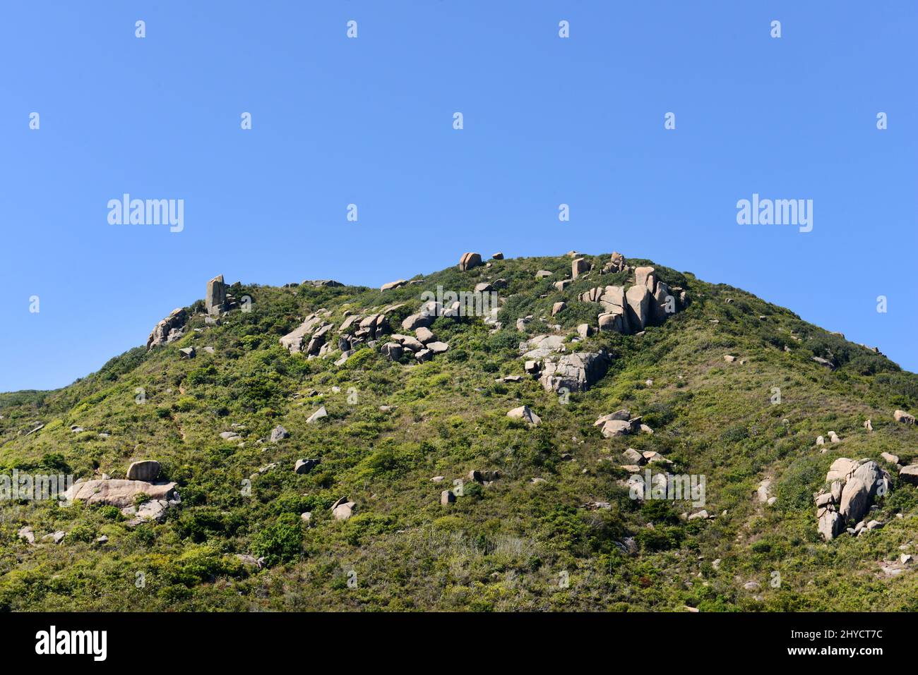 Arrampicata sul monte Stenhouse, la vetta più alta dell'isola di Lamma a Hong Kong. Foto Stock