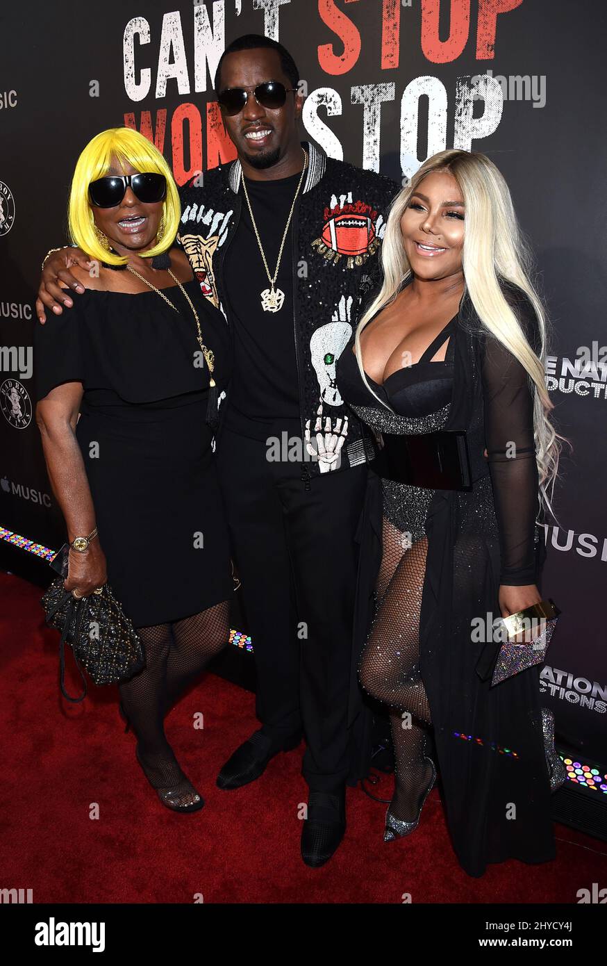 Janice Combs, Sean Combs e Lil' Kim che hanno partecipato alla prima "Can't Stop, Won't Stop: A Bad Boy Story" tenutasi presso la Writers Guild of America a Los Angeles, USA Foto Stock