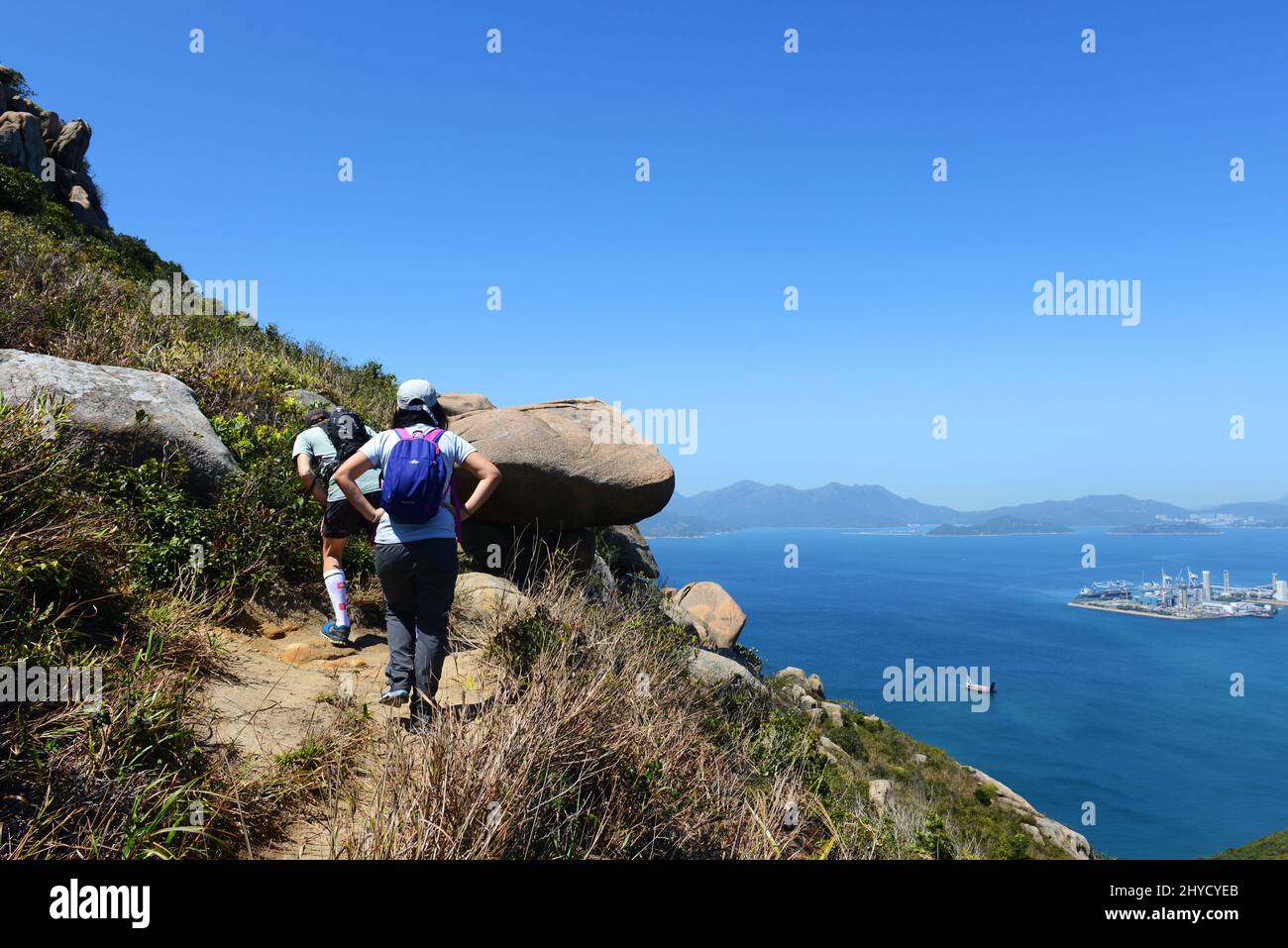 Arrampicata sul monte Stenhouse, la vetta più alta dell'isola di Lamma a Hong Kong. Foto Stock