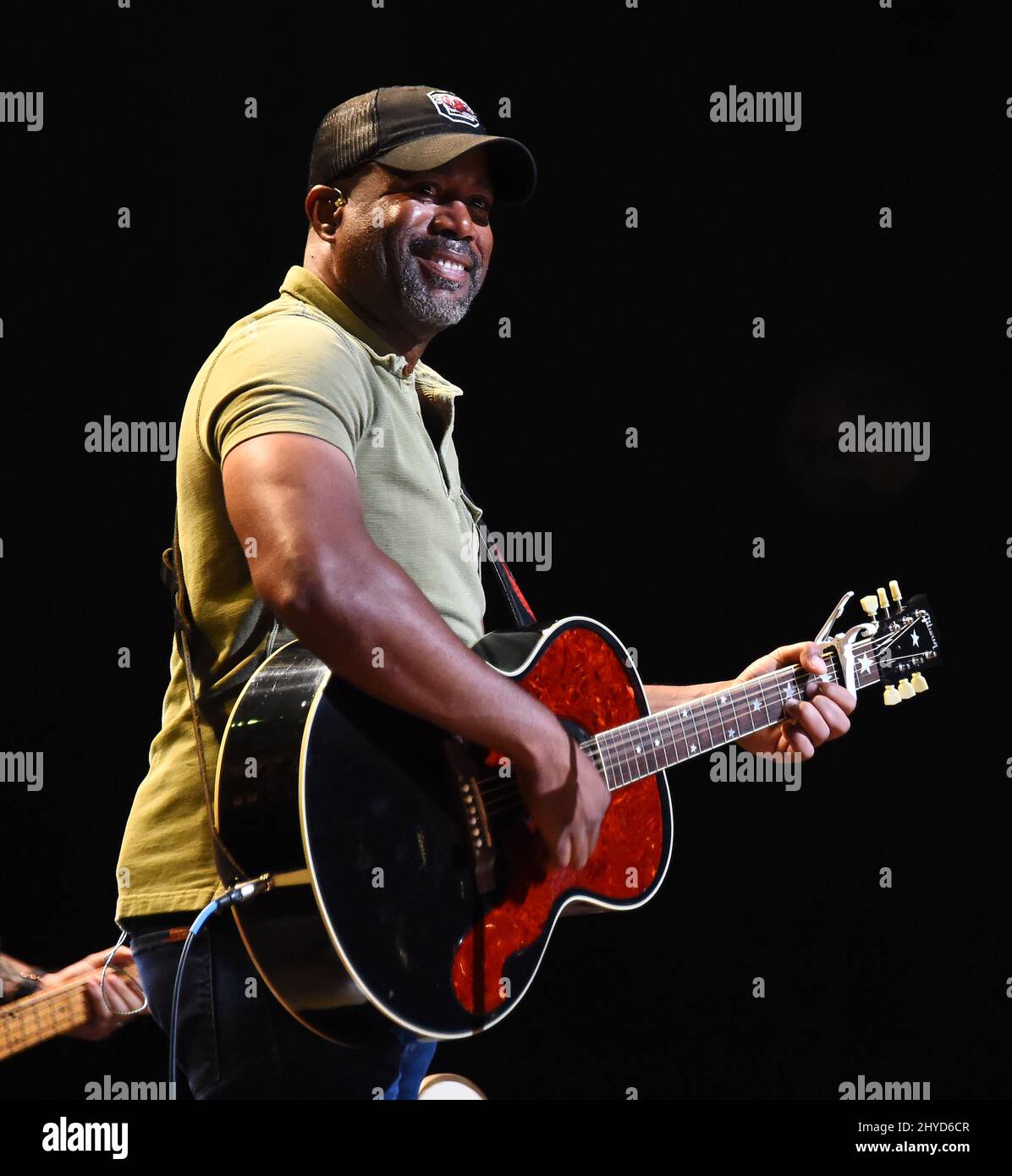 Darius Rucker sul palco durante il Grand Ole Opry Total Eclipse Show al Grand Ole Opry di Nashville Foto Stock