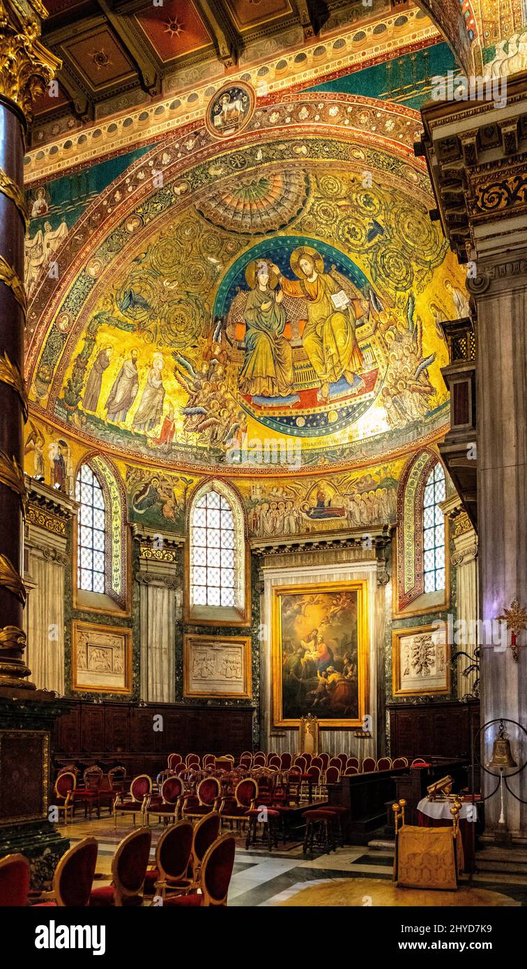 Navata principale e presbiterio della basilica papale di Santa Maria maggiore, Basilica di Santa Maria maggiore, nel centro storico di Roma Foto Stock