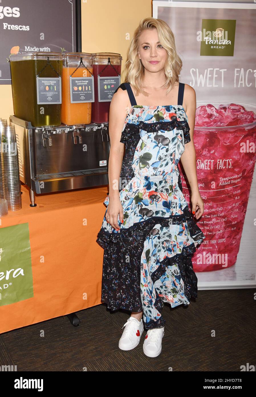 Kaley Cuoco partecipa al lancio di Panera Bread Craft Beverages a Los Angeles Foto Stock