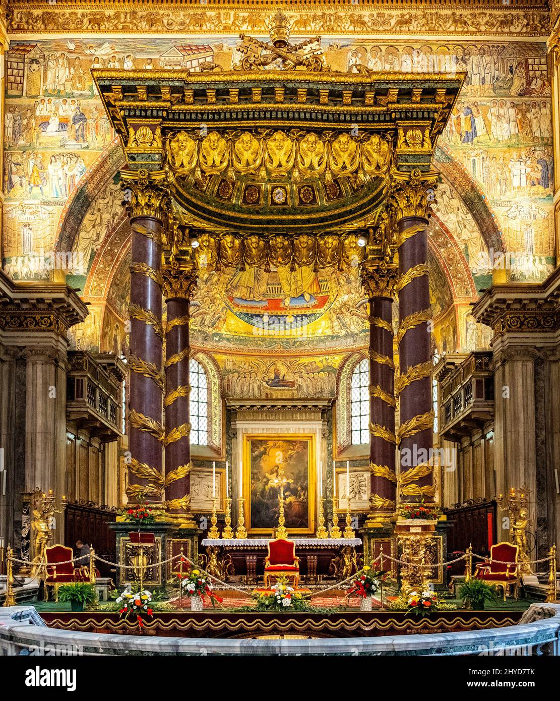 Navata principale e presbiterio della basilica papale di Santa Maria maggiore, Basilica di Santa Maria maggiore, nel centro storico di Roma Foto Stock