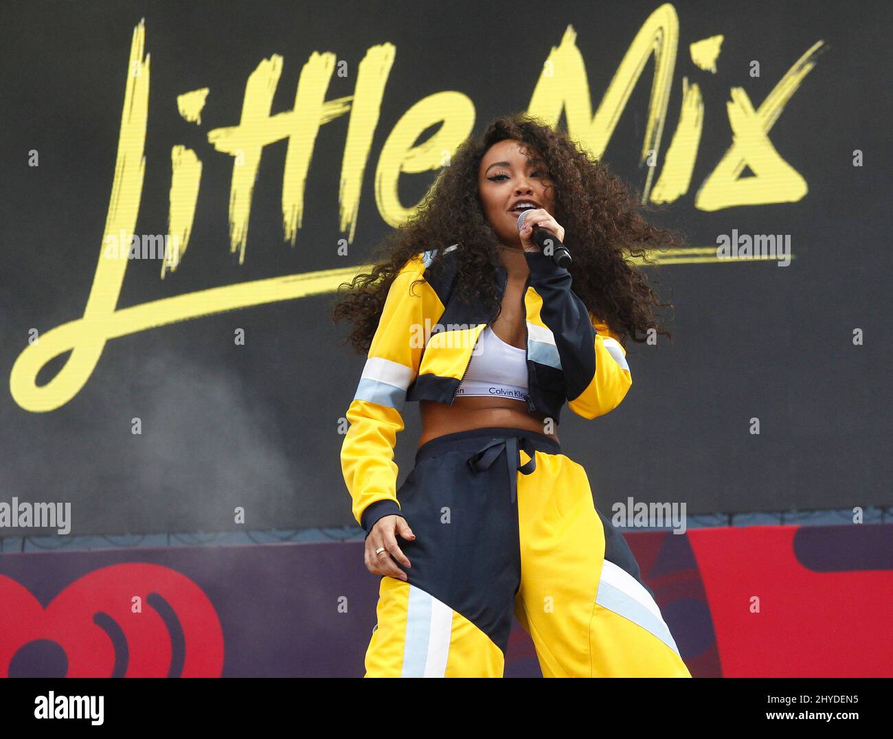 Leigh-Anne Pinnock, Little Mix che si esibisce nel villaggio diurno al Festival della musica iHeart del 2017 che si tiene presso la T-Mobile Arena di Las Vegas, USA Foto Stock