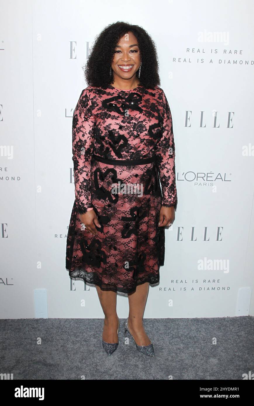 Shonda Rhimes partecipa ai premi annuali 24th ELLE Women in Hollywood che si tengono al Four Seasons Hotel Beverly Hills Foto Stock