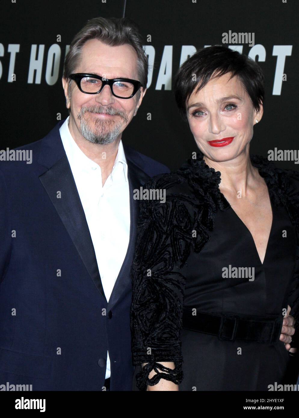 Gary Oldman & Kristin Scott Thomas partecipa alla prima "Darkest Hour" tenutasi al Paris Theatre di New York, USA Foto Stock