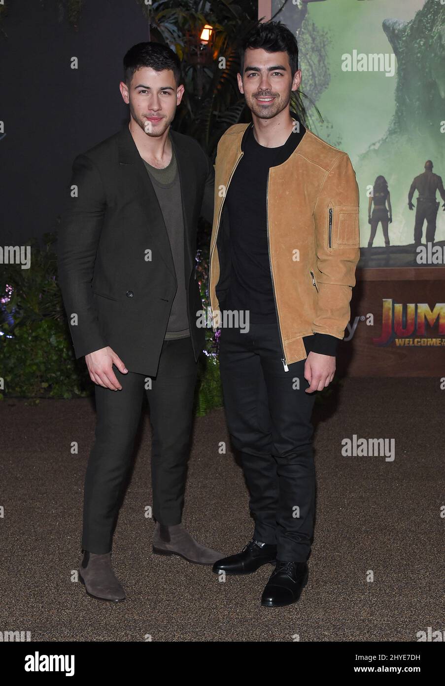 Nick Jonas e Joe Jonas che partecipano al Jumanji: Benvenuti al Jungle Premiere di Los Angeles Foto Stock
