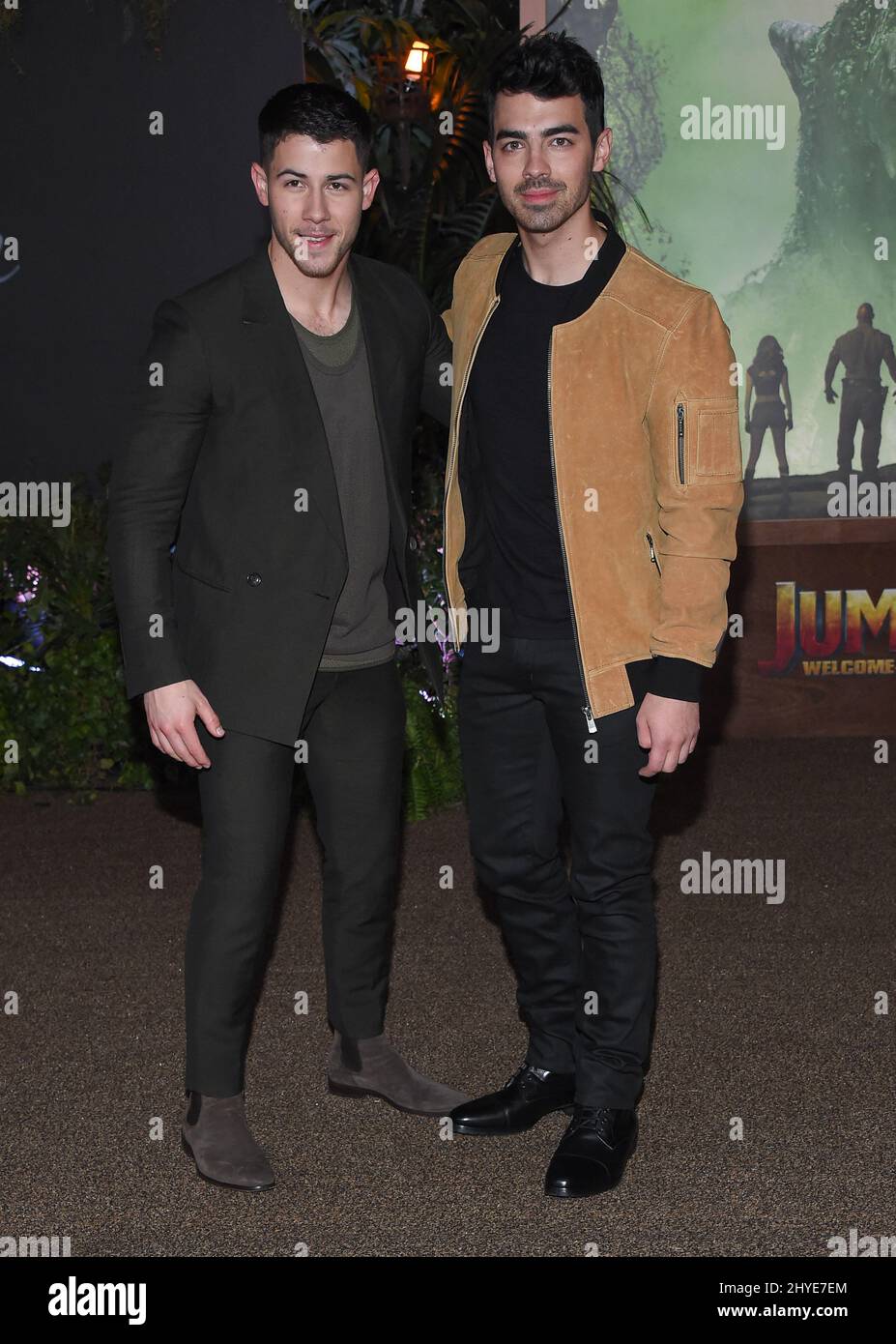 Nick Jonas e Joe Jonas che partecipano al Jumanji: Benvenuti al Jungle Premiere di Los Angeles Foto Stock