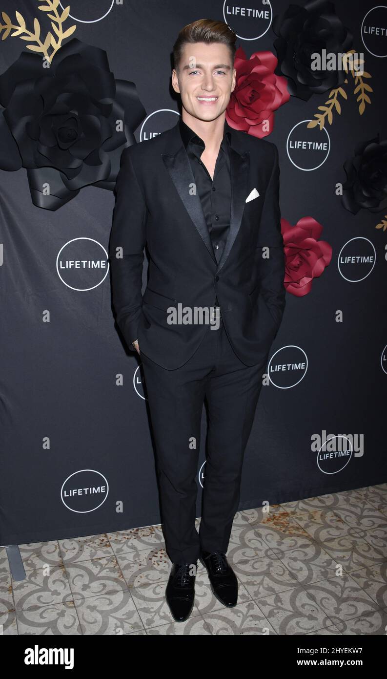 Alex Sparrow arriva per la Lifetime's Anti-Valentine's Bash per le prime 'irreali' e 'uccide persone' tenute a Eveleigh il 13 febbraio 2018 a West Hollywood, Los Angeles Foto Stock