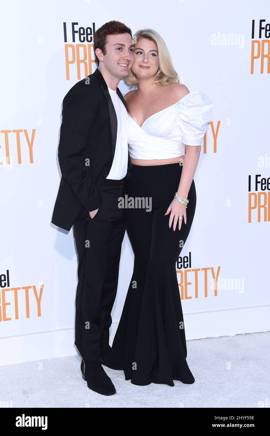 Daryl Sabara e Meghan Trainor alla prima mondiale di 'i Feel Pretty' tenutasi al Westwood Village Theatre il 16 aprile 2018 a Westwood, Los Angeles Foto Stock