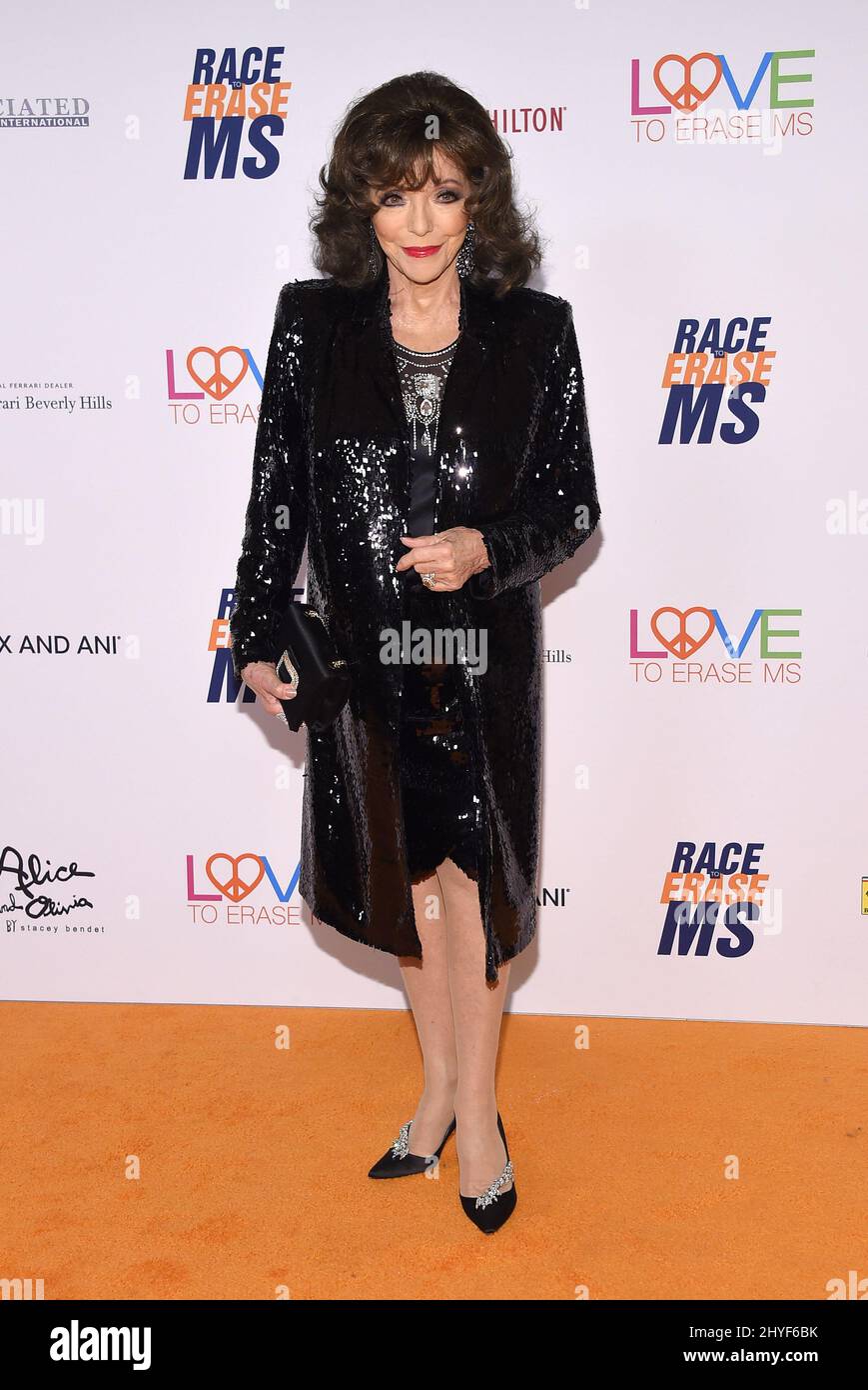 Joan Collins arriva alla gara di cancellazione MS 25th Anniversary Gala tenutasi al Beverly Hilton Hotel il 20 aprile 2018 a Beverly Hills, CA. Foto Stock