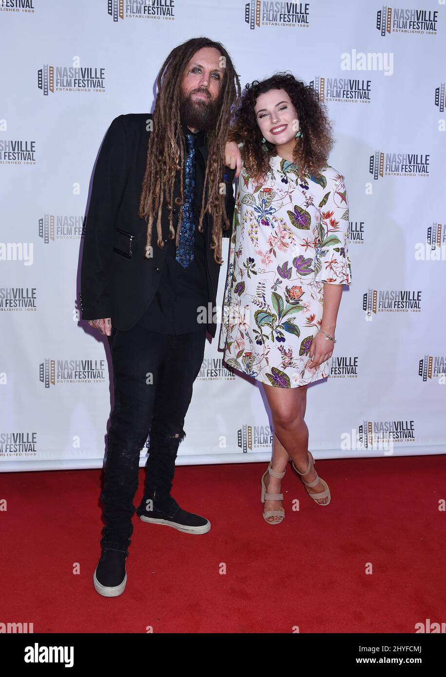 Brian Welch e Jennea Welch della band Korn partecipano alla proiezione di 'Loud Krazy Love' durante il Nashville Film Festival tenuto al Regal 27 Hollywood Theatre il 11 maggio 2018 a Nashville, Tennessee Foto Stock