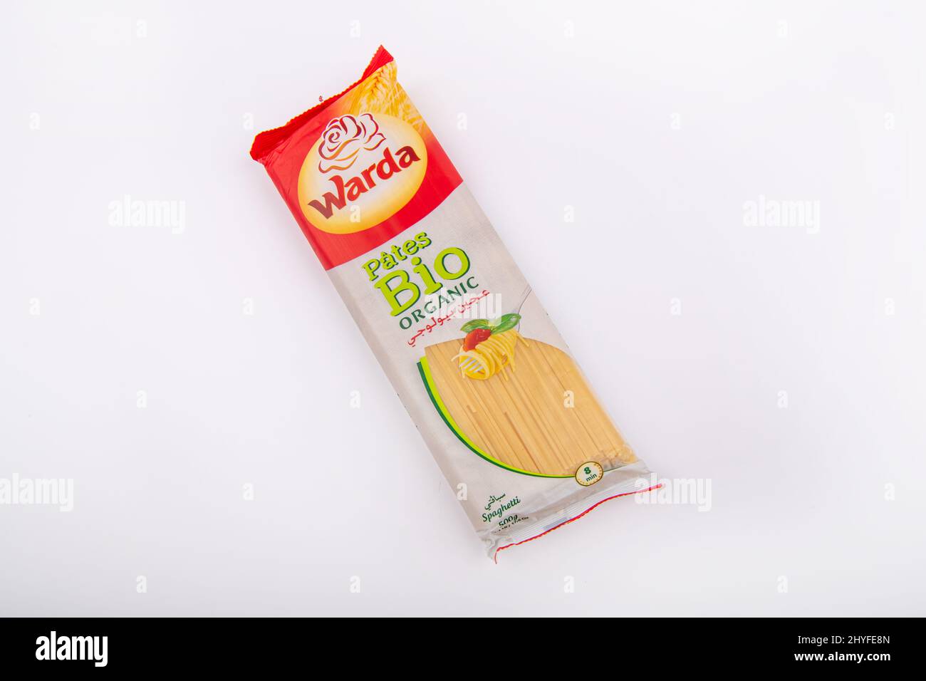 Warda pates Bio impacco di pasta biologica su sfondo isolato Foto Stock