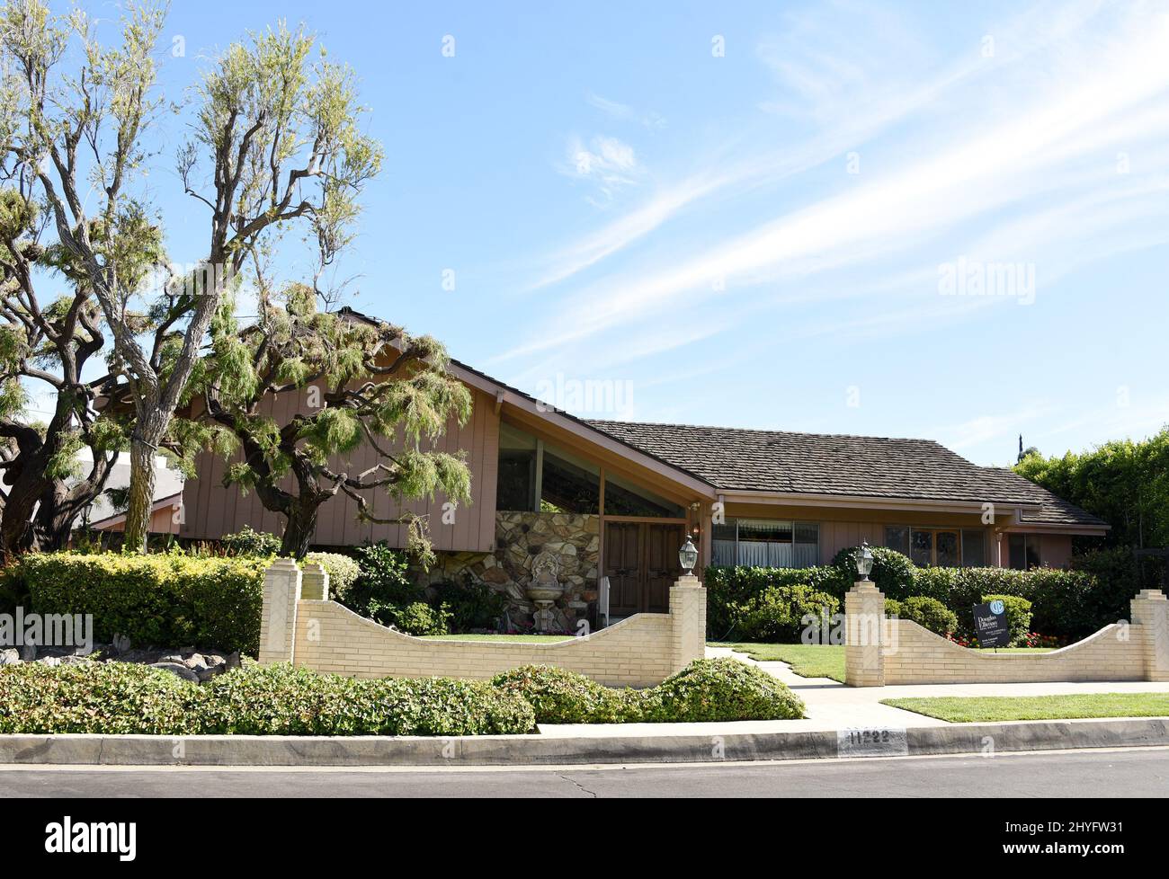 Una vista generale dell'iconica casa del mazzo Brady in cui un tempo viveva il clan è ora in vendita. Questa è la prima volta in 50 anni è stato sul mercato. Lo spettacolo è stato trasmesso dal 1969 al 1974. Questa foto è stata scattata il 21 luglio 2018 a Studio City, CA. Foto Stock