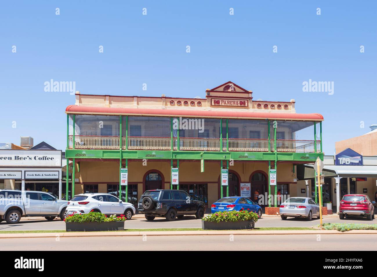 Vista frontale dello storico Albion Hotel in Burt Street, Kalgoorlie Boulder strada principale, Western Australia, WA, Australia Foto Stock
