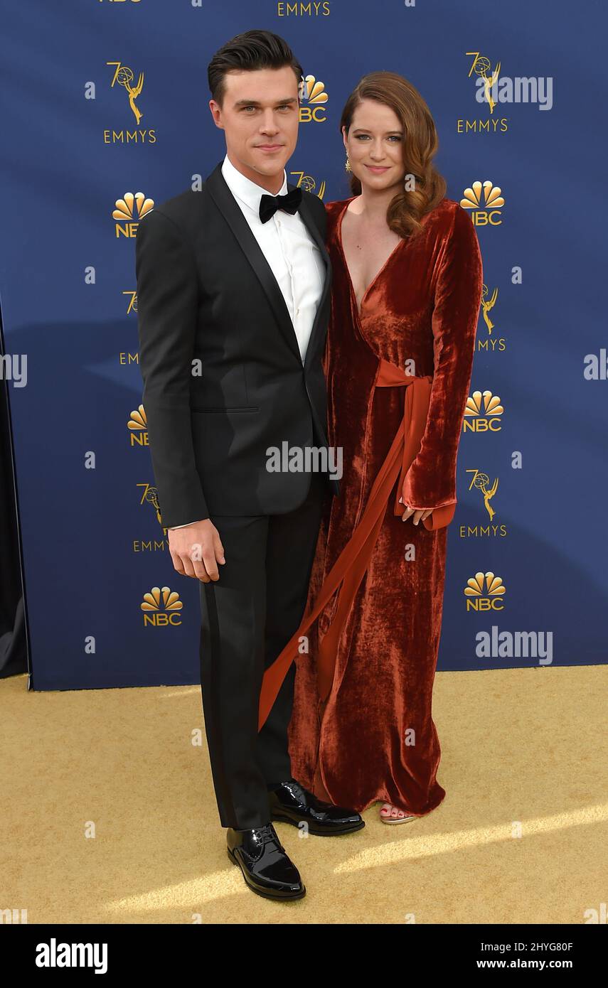 Finn Wittrock e Sarah Roberts al Primetime Emmy Awards 70th tenuto presso il Microsoft Theatre L.A. Live il 17 settembre 2018 a Los Angeles, USA Foto Stock