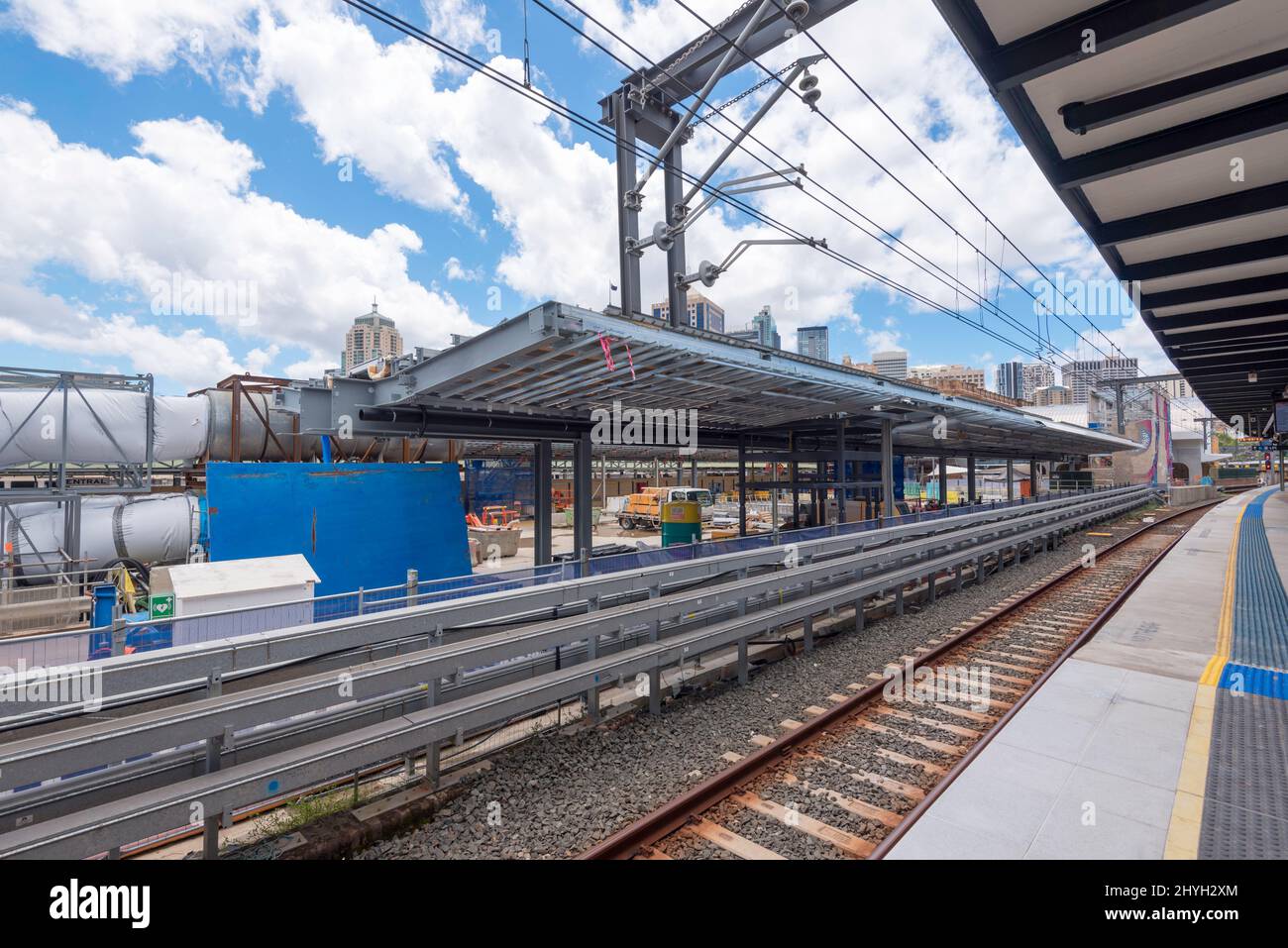 Gennaio 2021 Stazione Centrale di Sydney, Aust: I lavori proseguono per la costruzione delle piattaforme per le nuove linee ferroviarie Metro South West e Metro North West nel 2024 Foto Stock