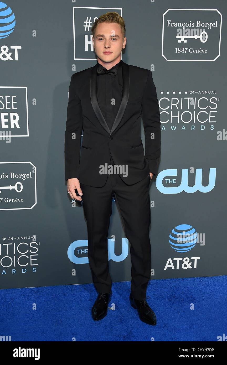 Ben Hardy (Black Outfit) a grandezza naturale