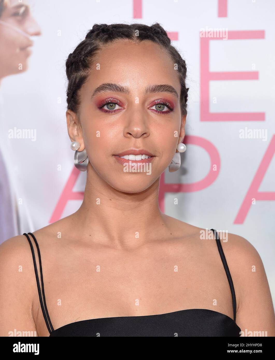 Hayley Law frequenta la prima di Five Feet Apart a Los Angeles, California Foto Stock