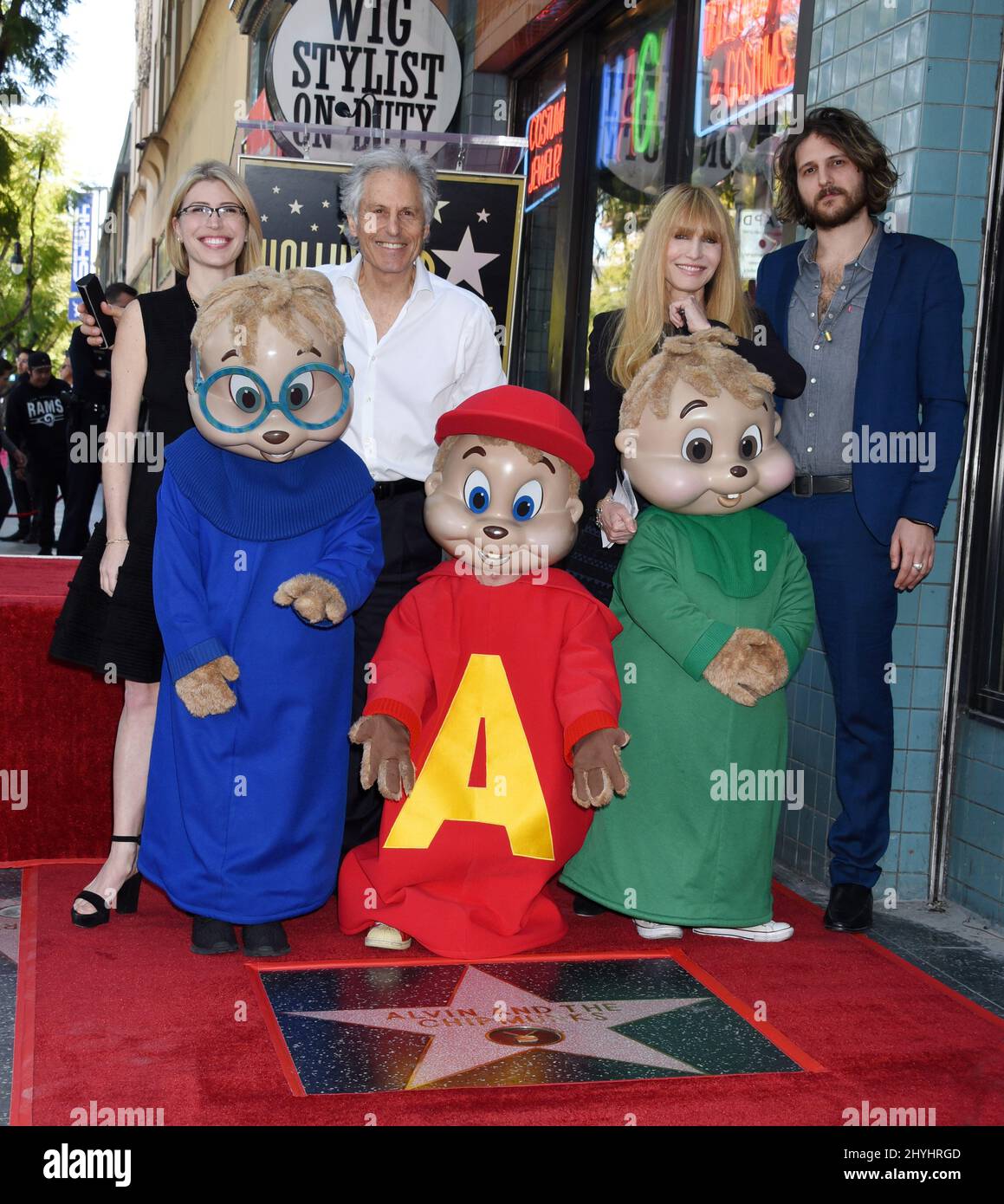 Vanessa Bagdasarian, Ross Bagdasarian, Janice Karman, Michael Bagdasarian, Simon, Alvin e Theodore dei Chipmunks all'Alvin e al Chipmunks Star Ceremony tenuto sulla Hollywood Walk of Fame Foto Stock