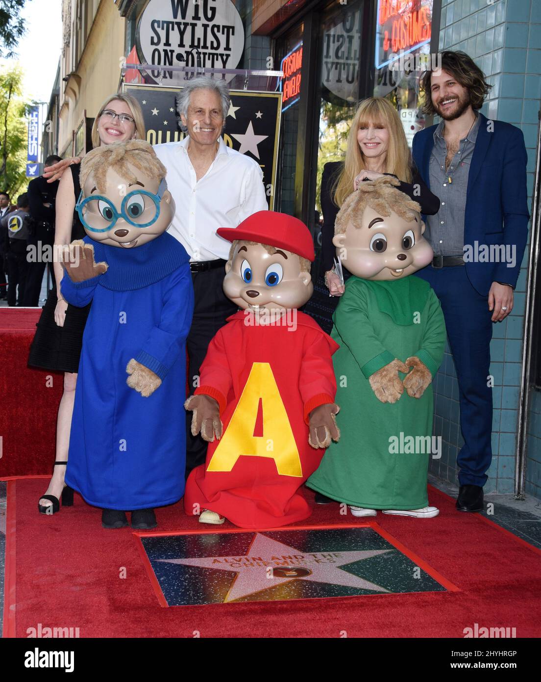 Vanessa Bagdasarian, Ross Bagdasarian, Janice Karman, Michael Bagdasarian, Simon, Alvin e Theodore dei Chipmunks all'Alvin e al Chipmunks Star Ceremony tenuto sulla Hollywood Walk of Fame Foto Stock