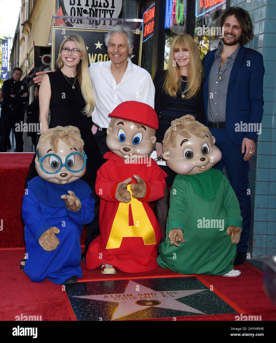 Vanessa Bagdasarian, Ross Bagdasarian, Janice Karman, Michael Bagdasarian, Simon, Alvin e Theodore dei Chipmunks all'Alvin e al Chipmunks Star Ceremony tenuto sulla Hollywood Walk of Fame Foto Stock