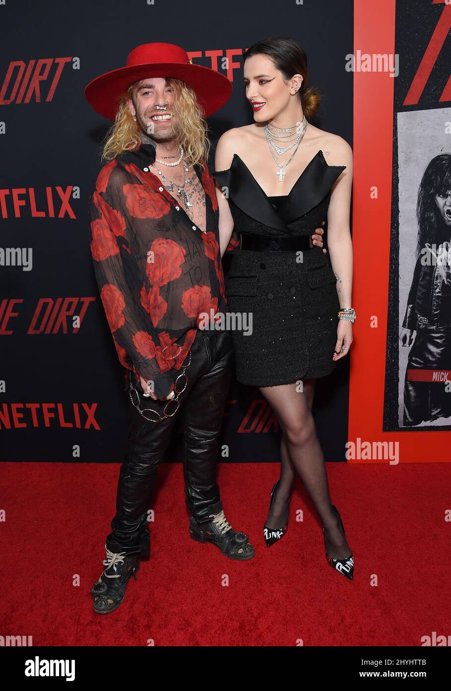 Mod Sun e Bella Thorne alla prima mondiale 'The Dirt' di Netflix, tenutasi all'Arclight Hollywood Cinerama Dome il 18 marzo 2019 a Hollywood, CA. Foto Stock