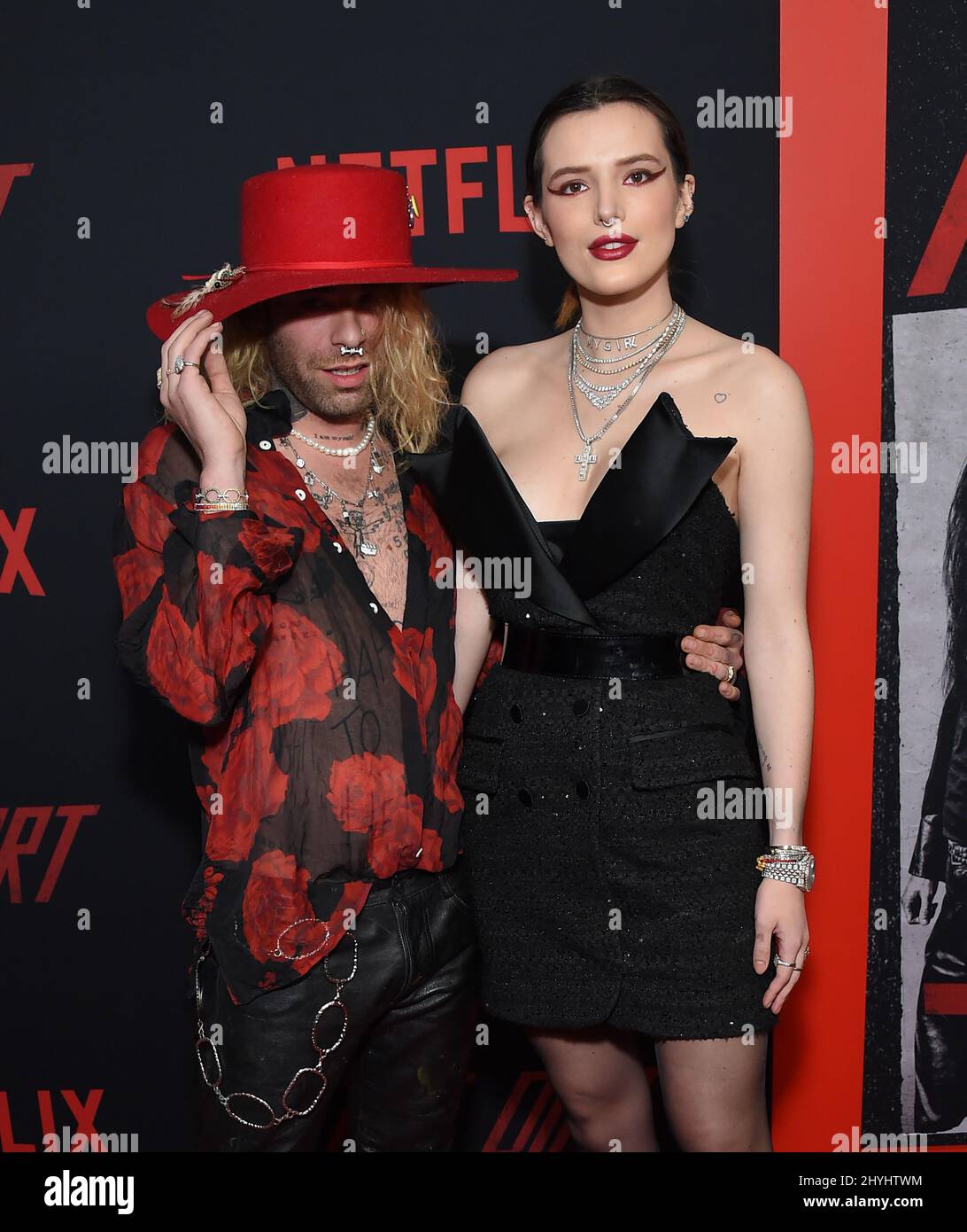 Mod Sun e Bella Thorne alla prima mondiale 'The Dirt' di Netflix, tenutasi all'Arclight Hollywood Cinerama Dome il 18 marzo 2019 a Hollywood, CA. Foto Stock