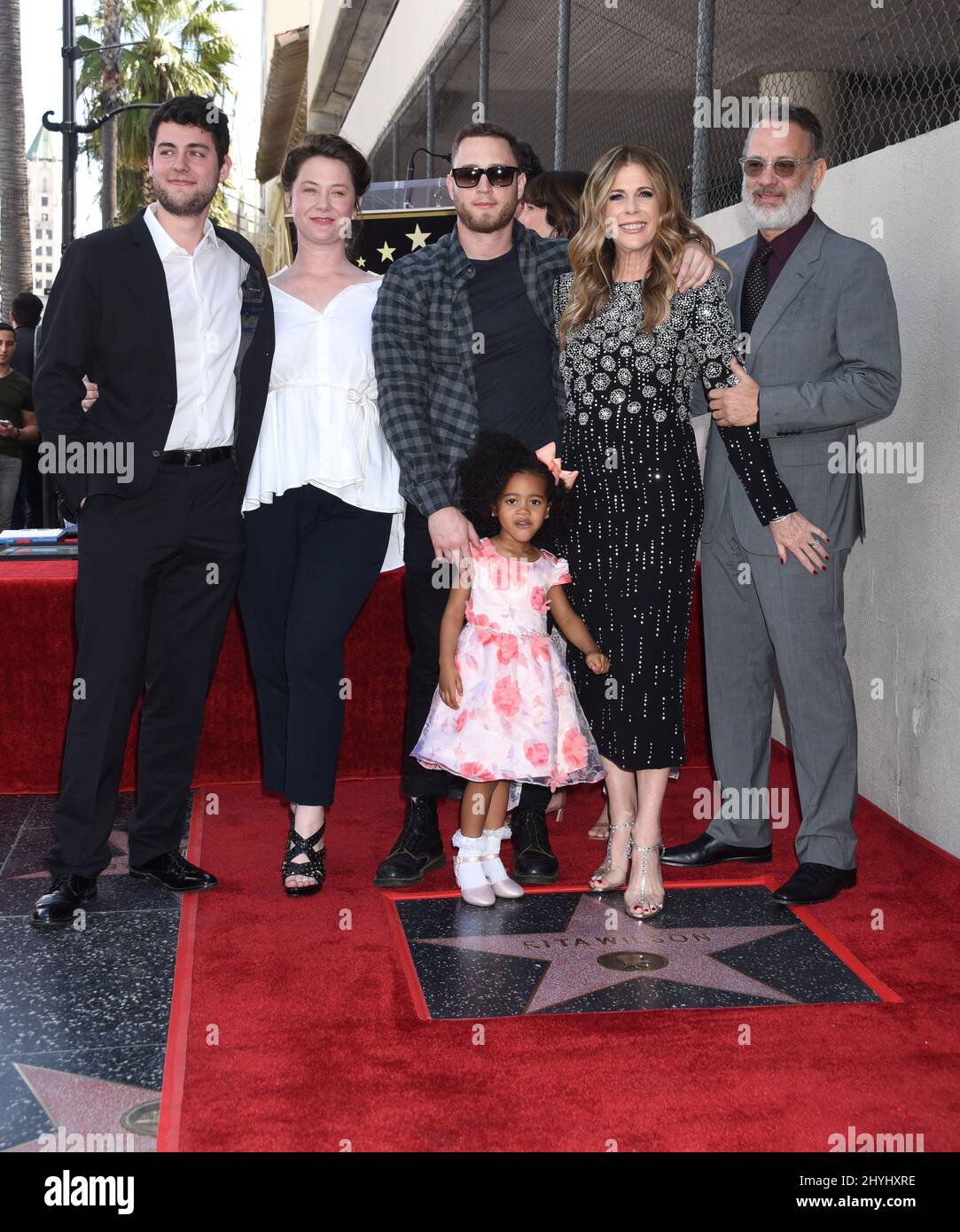 Truman Hanks, Elizabeth Hanks, Chet Hanks, Rita Wilson, Tom Hanks e la nipote si uniscono a Rita Wilson alla sua cerimonia della stella Hollywood Walk of Fame il 29 marzo 2019 a Hollywood Foto Stock
