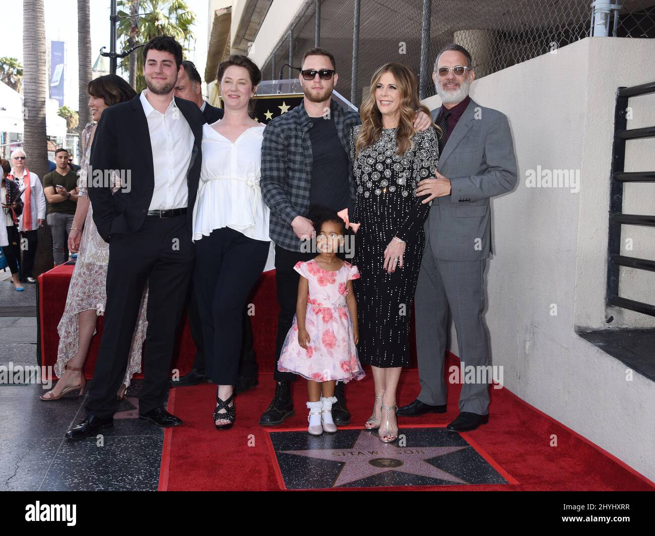 Truman Hanks, Elizabeth Hanks, Chet Hanks, Rita Wilson, Tom Hanks e la nipote si uniscono a Rita Wilson alla sua cerimonia della stella Hollywood Walk of Fame il 29 marzo 2019 a Hollywood Foto Stock
