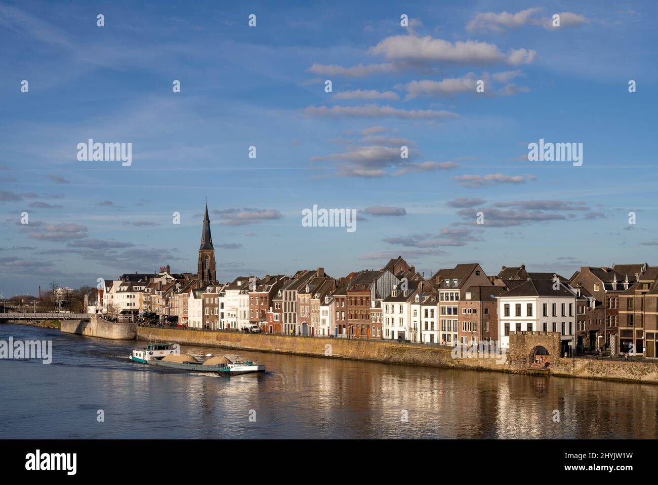 Maastricht, Blick über die Maas auf den Stadtteil Wyck Foto Stock