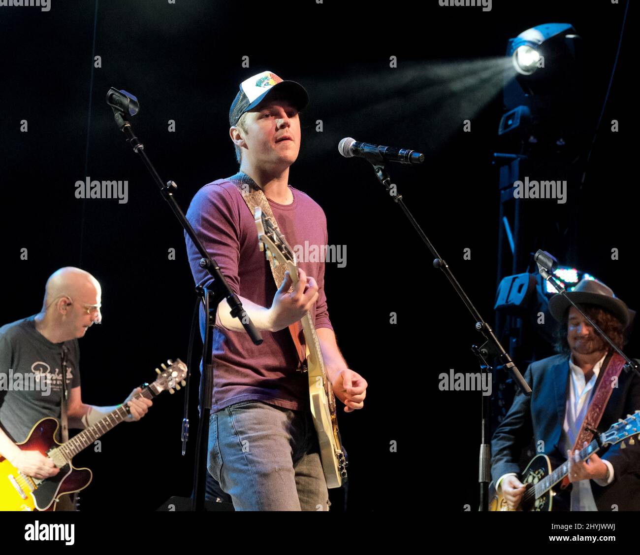 Travis Denning sul palco del Gibson's Summer NAMM Jam Opening Party tenuto al Wildhorse Saloon il 18 luglio 2019 a Nashville. Foto Stock