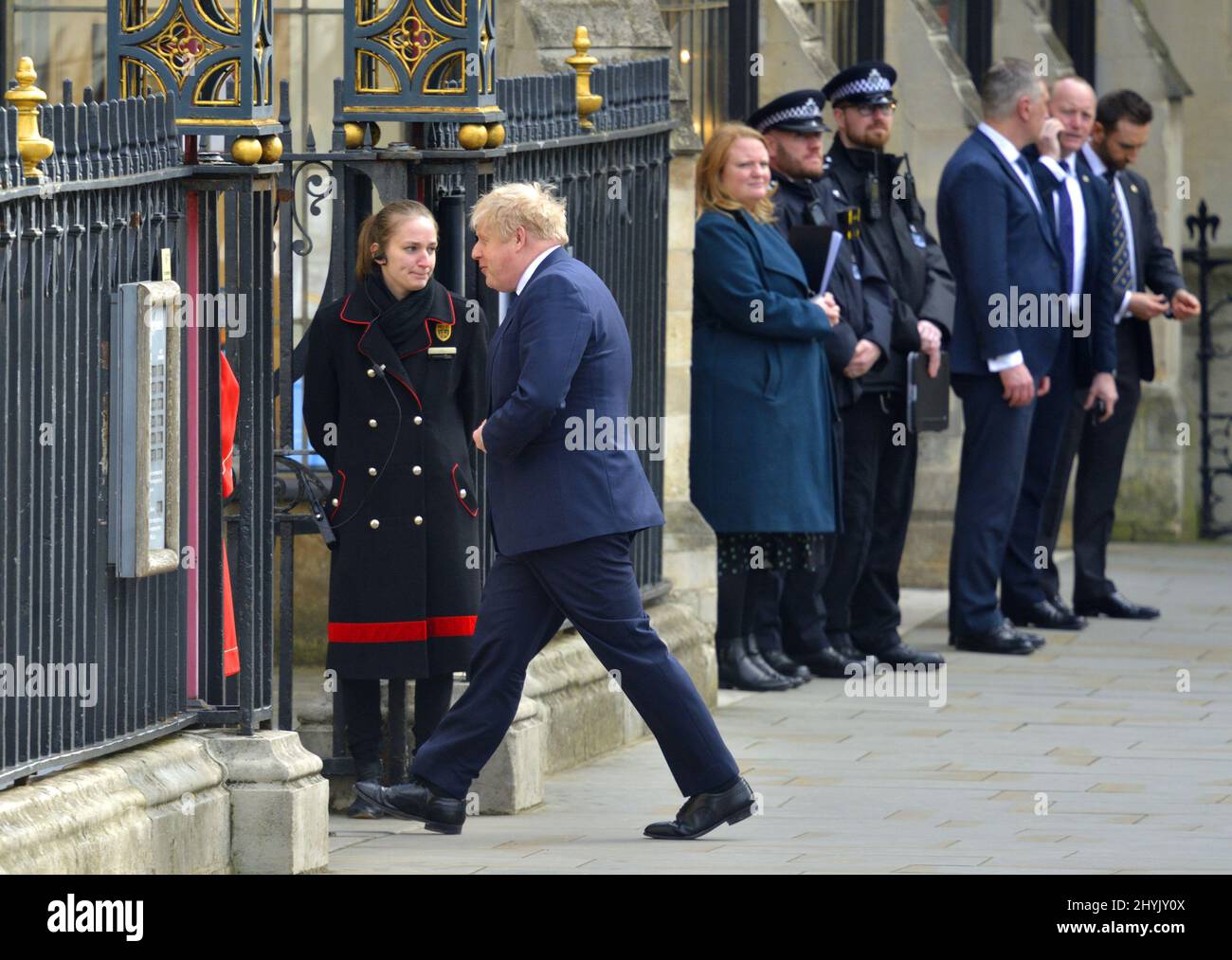 Il primo ministro britannico Boris Johnson arriva al Commonwealth Service presso Westminster Abbey, Londra, 14th marzo 2022. Foto Stock