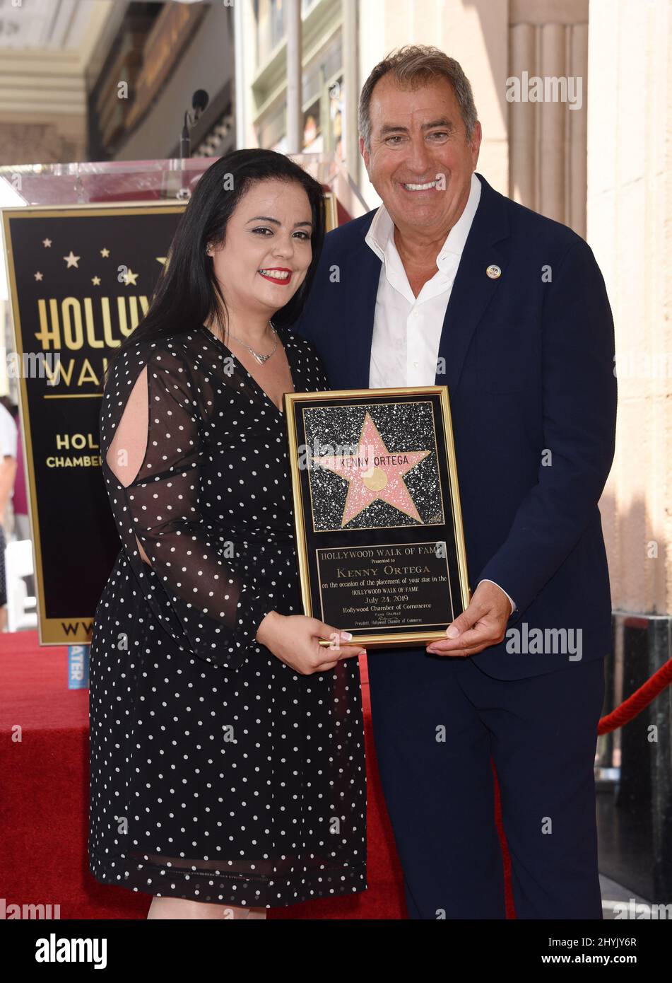 Kenny Ortega è stato affiancato da Rana Ghadban alla sua cerimonia della Hollywood Walk of Fame il 24 luglio 2019 a Hollywood, CA. Foto Stock